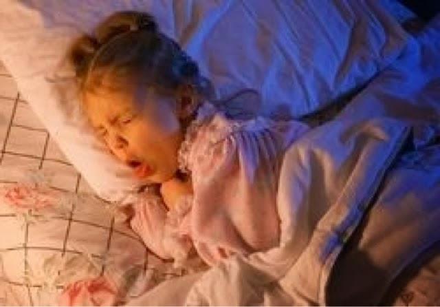 Köhögés éjjel a gyermekkel: mennyire veszélyes?
