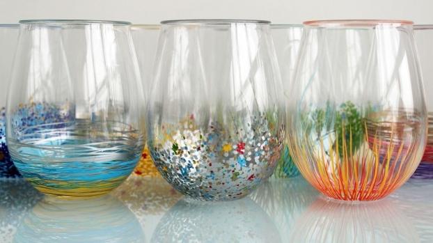 A kreativitáshoz szükséges termékek: festékek üvegen