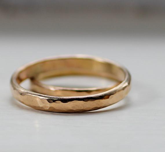 Miért az aranygyűrűk a hűség szimbóluma?