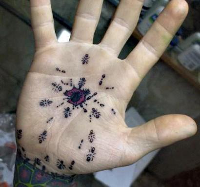 tetoválás az oldal tenyerén