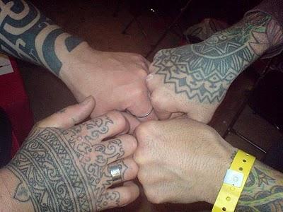 tetoválás egy férfi karján