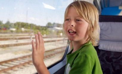 Meg kell fizetni egy gyermekjegyet, ameddig csak akarsz (egy vonatra és egy repülőre)? A gyermekek szállítási okmányainak megszerzésének egyéb jellemzői